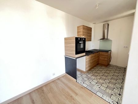 Location Appartement 2 pièces 56m² DINAN 22100 - Photo 3