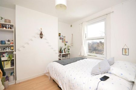 4 bedroom terraced house to rent - Photo 4