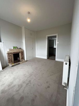 Charming 2 Bed Semi-Detached Cottage in Atworth - Photo 1