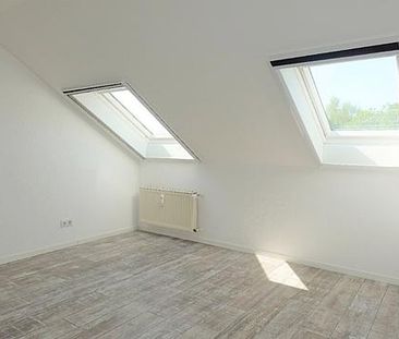 Gepflegte ca. 89 m² große DG-Wohnung mit großem Wohn-/Esszimmer, Ta... - Foto 4