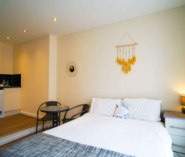 Flat 3, Refuge Assurance House, 41 Church Street, S1 2GL - Photo 1