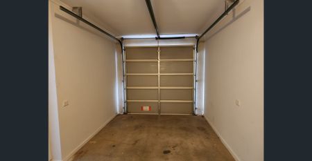 Stylish 2-Bedroom Townhouse - Photo 5