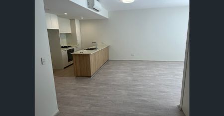 Ground Floor 1 Bedroom + Study - Photo 2