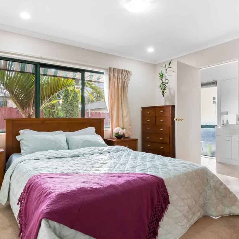 Single Level 3-Bedroom 2-Bathroom Home Flat Bush - Photo 1
