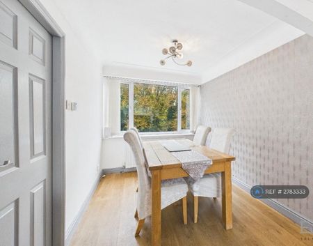 3 bedroom semi-detached house to rent - Photo 4