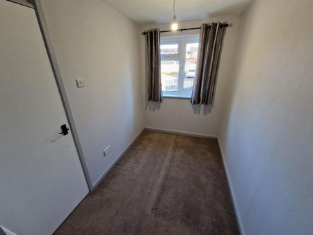 2 bedroom end of terrace house to rent - Photo 3