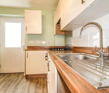 2 bedroom end of terrace house to rent - Photo 5