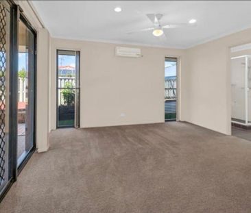 Upper Coomera - Photo 1