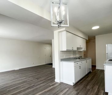 Renovated 3 Bedroom, 2.5 Bath Townhome With Finished Basement. - Photo 5