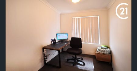 Modern 3x2 Family Living in the heart of Dalyellup! - Photo 3