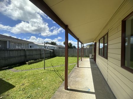 Cozy 3-Bedroom Family Home - Photo 4