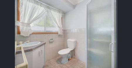 Neat As A Pin Four Bedroom House - Photo 5