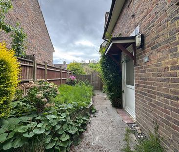 Halsford Croft, East Grinstead RH19, London - Photo 4