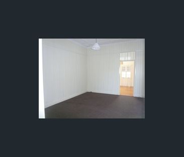 Large Flat in Fairfield - Photo 5