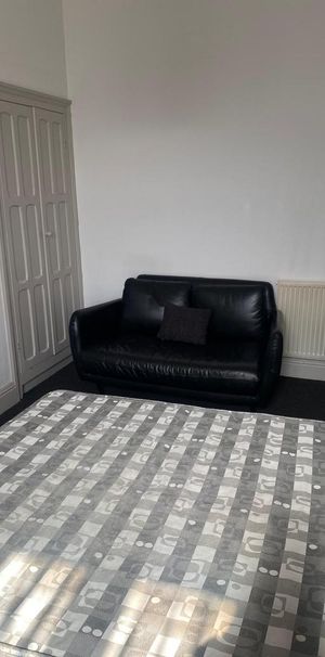 1 bedroom bedsit to rent - Photo 1