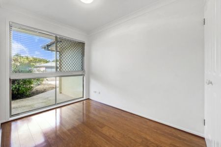 Spacious Family Home with Pool - Photo 3