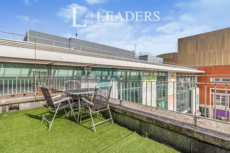 2 bedroom apartment to rent The Oaks Square, Epsom, KT19 - Photo 3