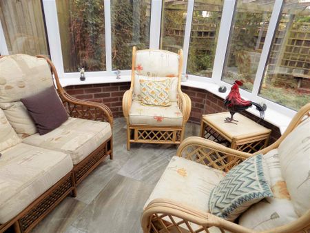 3 bedroom bungalow to rent - Photo 2