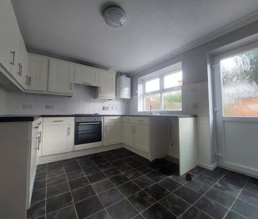 3 bedroom semi-detached house to rent - Photo 6