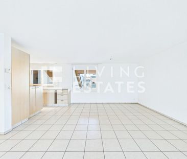 A SPACIOUS LIVING ROOM WITH COMFORT AND VIEW - Foto 4