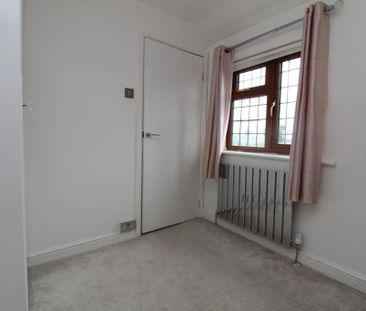 4 bedroom semi-detached house to rent - Photo 6