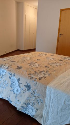 À LOUER SUPERBE APPARTEMENT - 6 PIÈCES - 155 M² GENÈVE - RIVE DROITE - À 100 M DU LAC - Photo 2