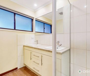 1/2 Blaxland Avenue, Cranbourne, Vic 3977 - Photo 4