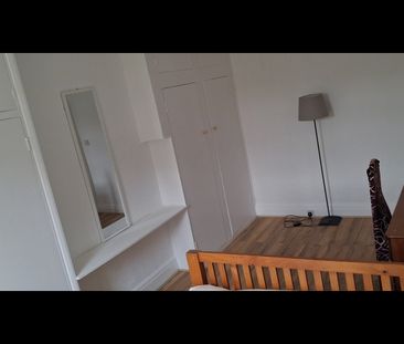 2 Bed Flat, Northwick Avenue, HA3 - Photo 3