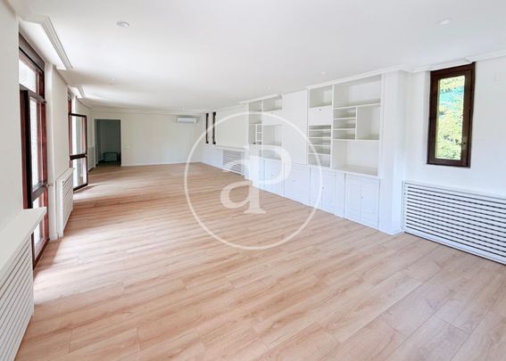 House for rent in Parque Conde Orgaz - Photo 1