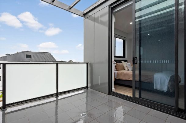 Stylish 2 Bedroom Unit in Excellent Location! - Photo 1