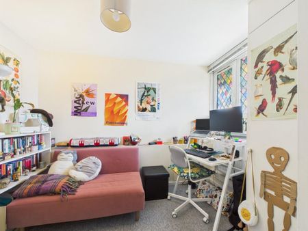 4 bedroom flat to rent - Photo 2