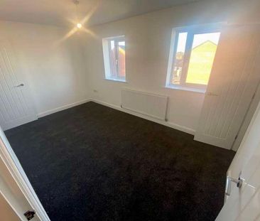 Elizabeth Court, Wakefield, WF2 - Photo 4