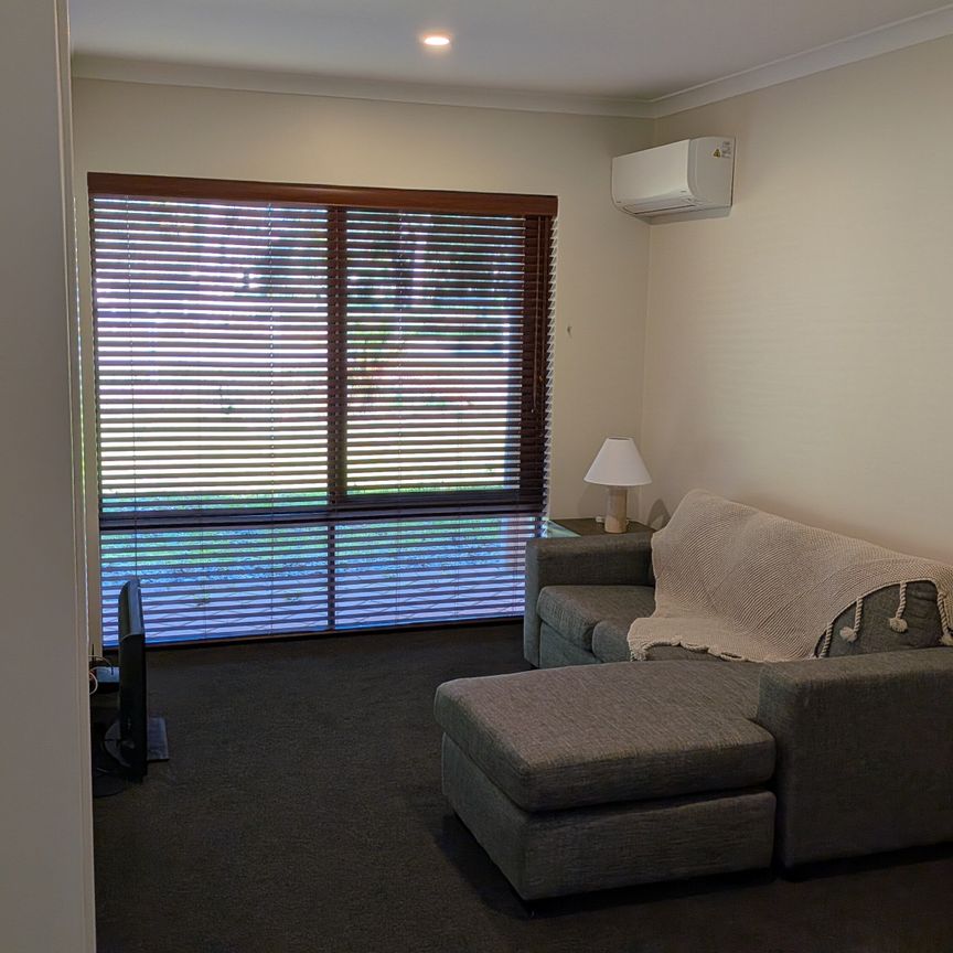 Baldivis - Photo 1