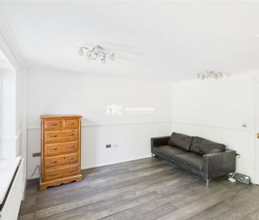 Hill View, CR3 0HE, Whyteleafe - Photo 1