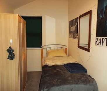 4 bedroom terraced house to rent - Photo 6