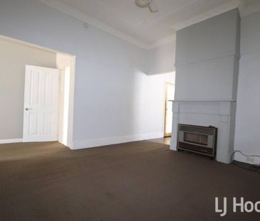 Tidy 2 bedroom cottage located on Belgravia - Photo 1