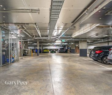 Modern comfort in the heart of Carnegie - Photo 3