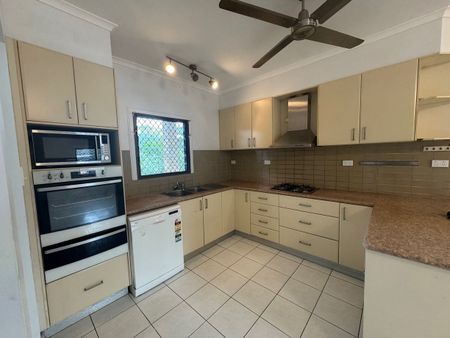 RELAXED FAMILY LIVING MINUTES FROM KEY AMENITIES - Photo 5