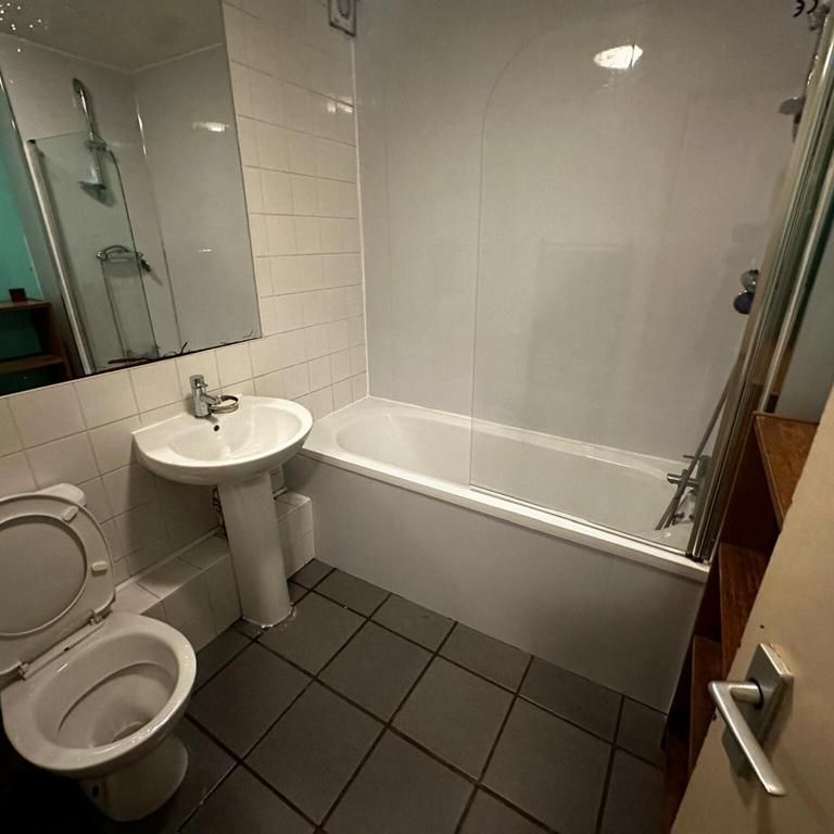 3 bedroom flat to rent - Photo 1