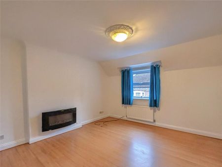 3 bedroom flat to rent - Photo 4