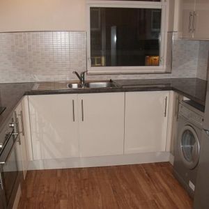 1 Bed Flat, Harper Street, LS2 - Photo 2