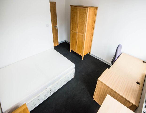 2-Bedroom Student Flat on Tennyson Road, Portswood, Southampton - Photo 1