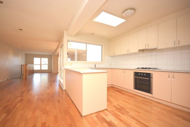 2/39 Horne Street, Elsternwick VIC 3185 - Townhouse For Rent | Domain - Photo 1