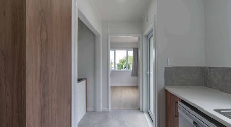 Refreshed Three Bedroom Home near the Hospital - Photo 4