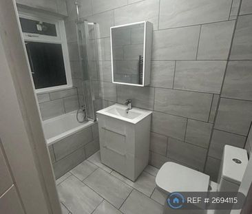 1 bedroom in a flat share to rent - Photo 5