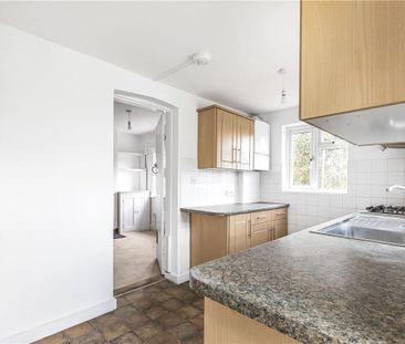 A newly decorated 3 bedroom semi-detached house overlooking neighbo... - Photo 5