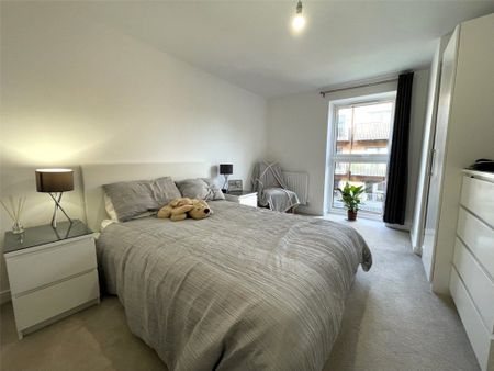 1 Bedroom Flat / Apartment - Station Road, Hook - Photo 4