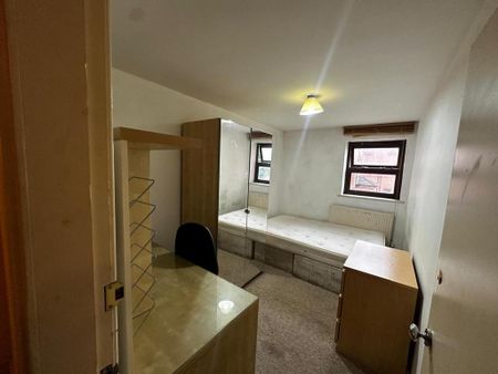 3 bedroom flat to rent - Photo 4