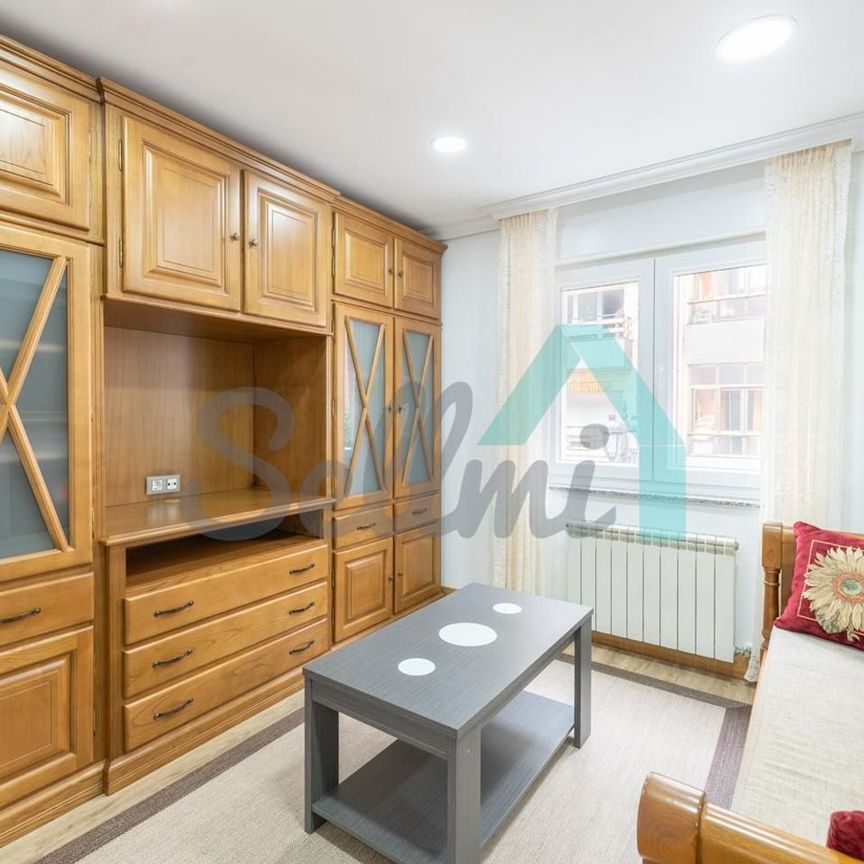 Alquiler de piso en Calle José Echegaray - Photo 1