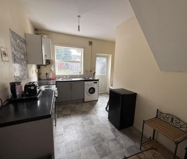 2 bedroom terraced house to rent - Photo 4